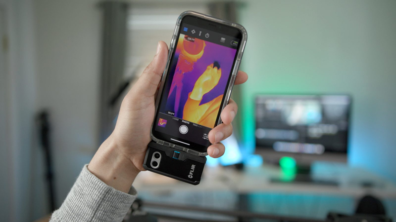 Так выглядит модуль от Flir для iPhone